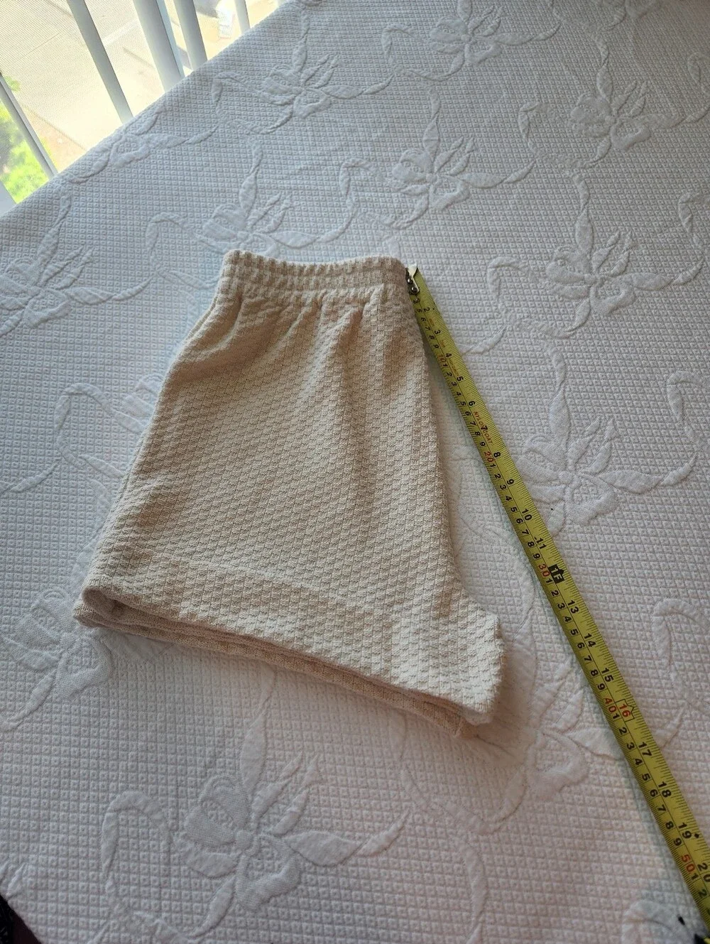 High-Waist Cream Textured Knit Women's Shorts with Elastic Waist